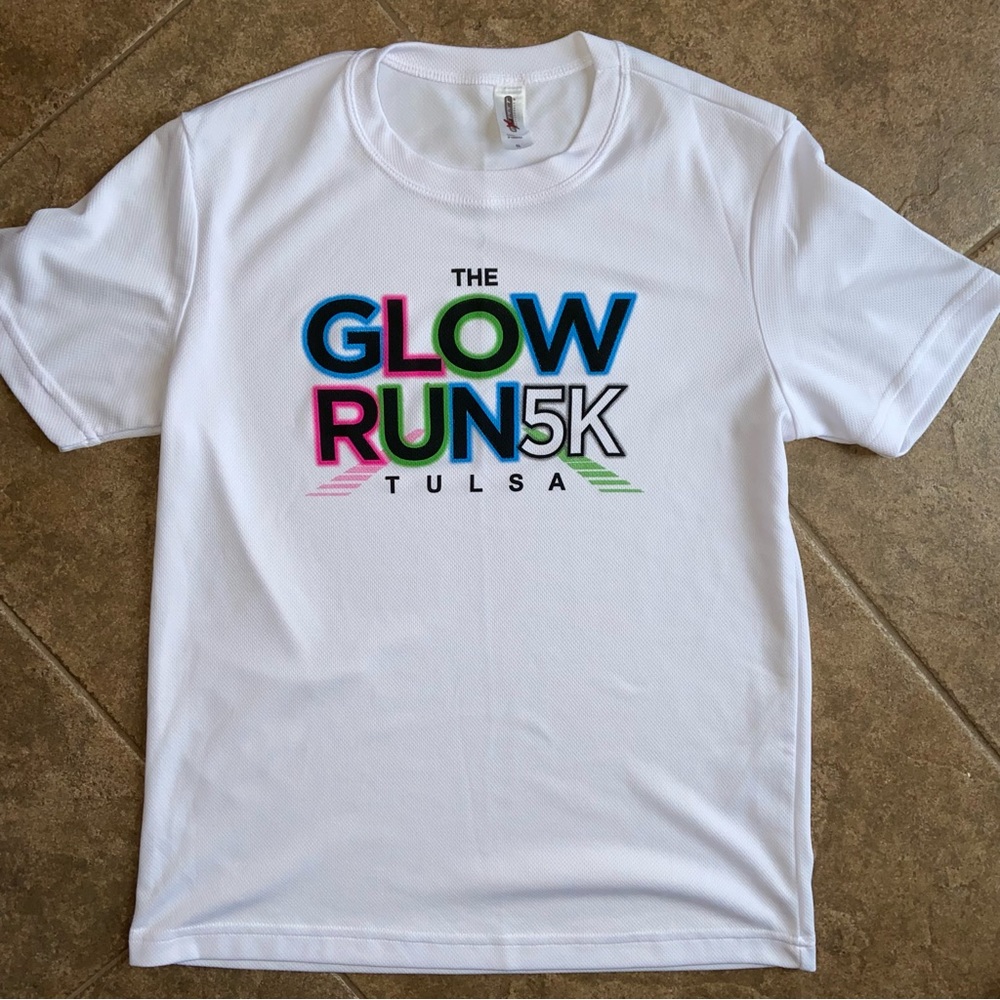 NWOT - UNISEX Tulsa Glow Run 5K T-Shirt - Picture 2 of 8